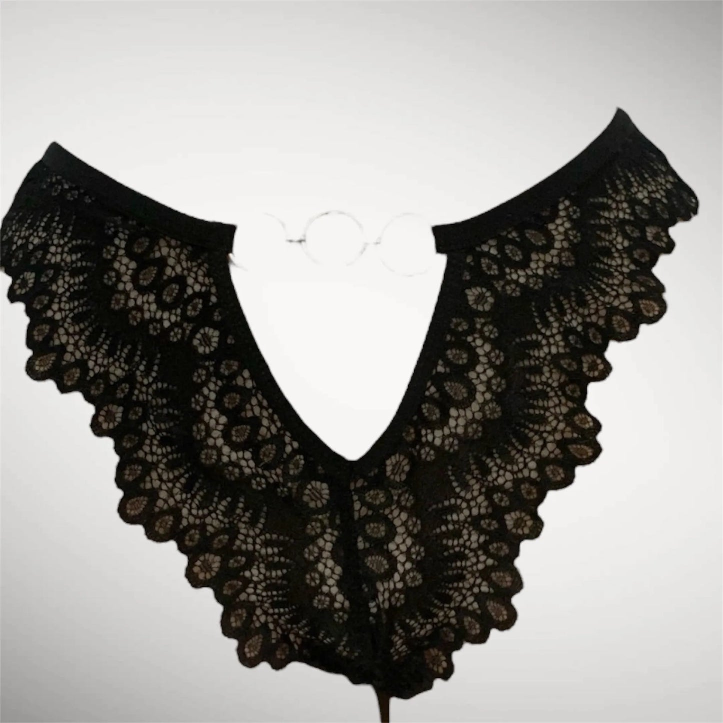 Culotte String en Dentelle – Élégance Sensuelle