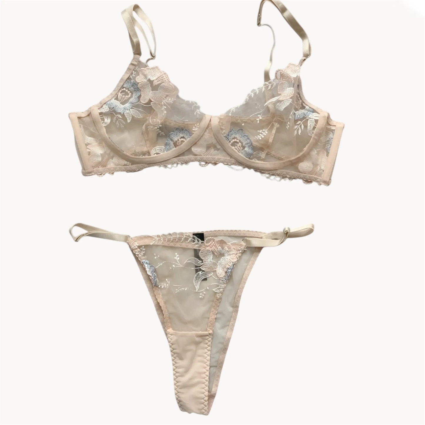 Ensemble Lingerie Brodé – Élégance Sensuelle et Charme Floral