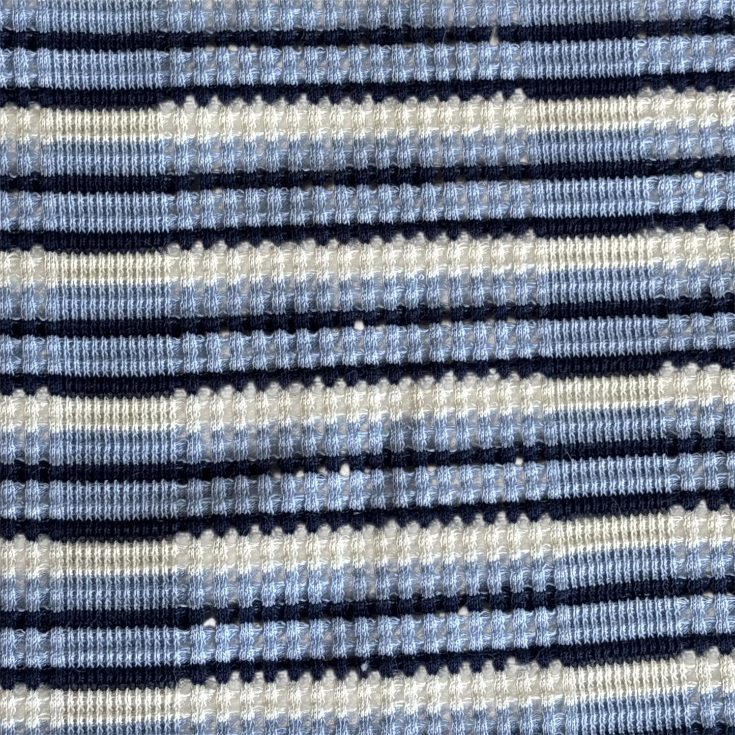 sripped long skirt detailled view