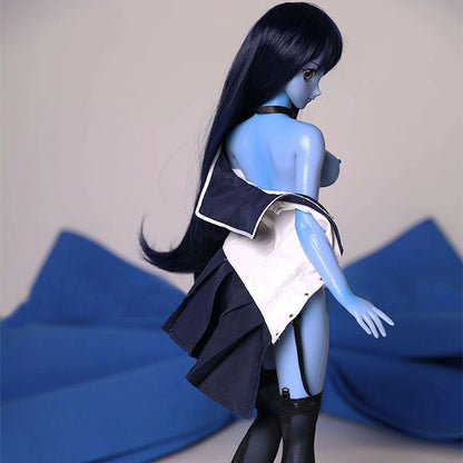 J60 Serie, Mini poupée à grosse poitrine